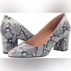 Like NEW Sexy Gray & White Snakeskin Print Block Heel Pumps in Women’s Size 9